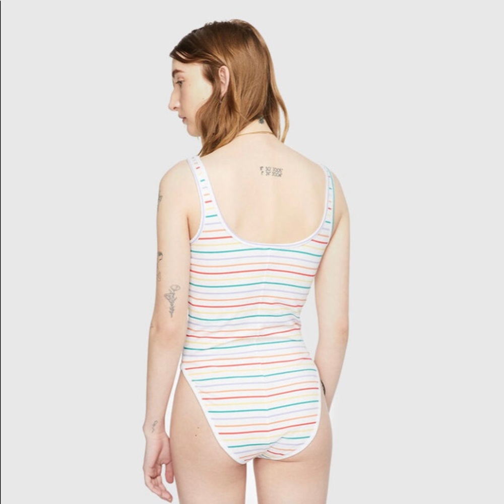 LMT: Nike Retro Femme All-Over Thin Stripe Bodysuit - Picture 3 of 14